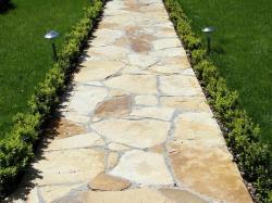 Обустройство дорожек с использованием крупного щебня и гравия